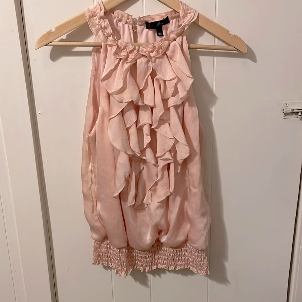 Sleeveless shirt